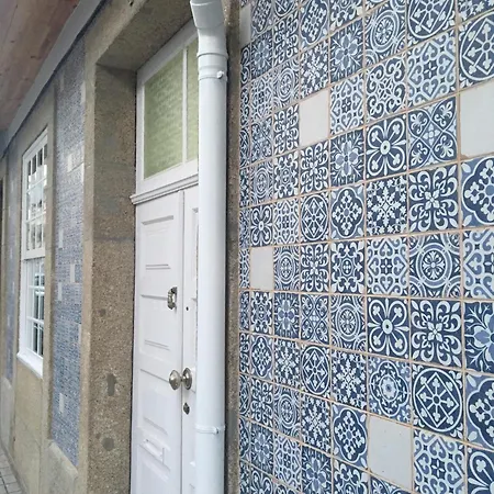 The Blue And White House Porto